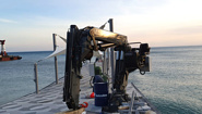 Морской кран-манипулятор Fassi F 385 на пирсе причала