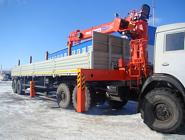 Седельный тягач-вездеход КАМАЗ-43114 с тросовым КМУ Kanglim KS 1256G-II и полуприцепом НИФАЗ