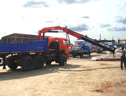 Седельный тягач-вездеход КАМАЗ-44108 (6×6) с КМУ Palfinger PK 18500В и полуприцепом СЗАП-9327